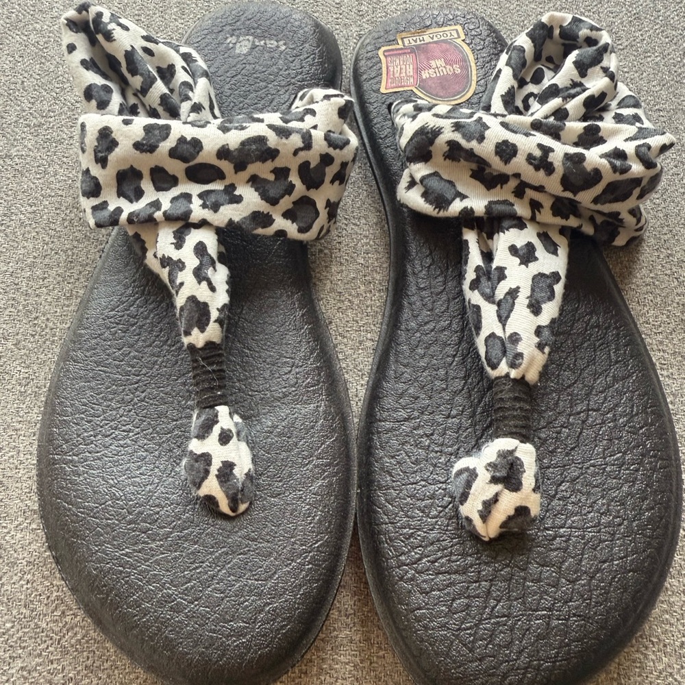 Sanuk Black and White Leopard Print Sandals